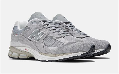Inspired by the futuristic aesthetics of the Y2K era, New Balance’s 9060 sneaker brings together elements from iconic 99X models. The silhouette applies the 990’s sway bars to the upper, while the tongue logo references the original 991 lace jewel. Underfoot, the sculpted pod midsole features ABZORB, ENCAP and SBS cushioning.